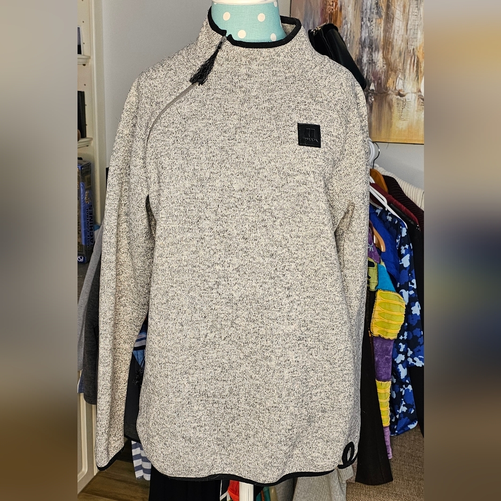 Armada sweater with side ventilation zipper